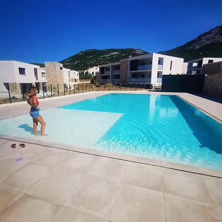 T3 Pour 6 Dans Neuve Avec Piscine Calvi (Corsica)