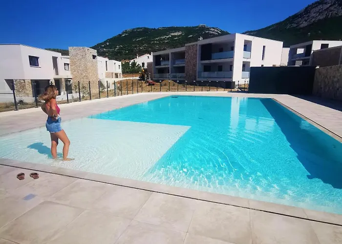 T3 Pour 6 Dans Neuve Avec Piscine Calvi (Corsica)